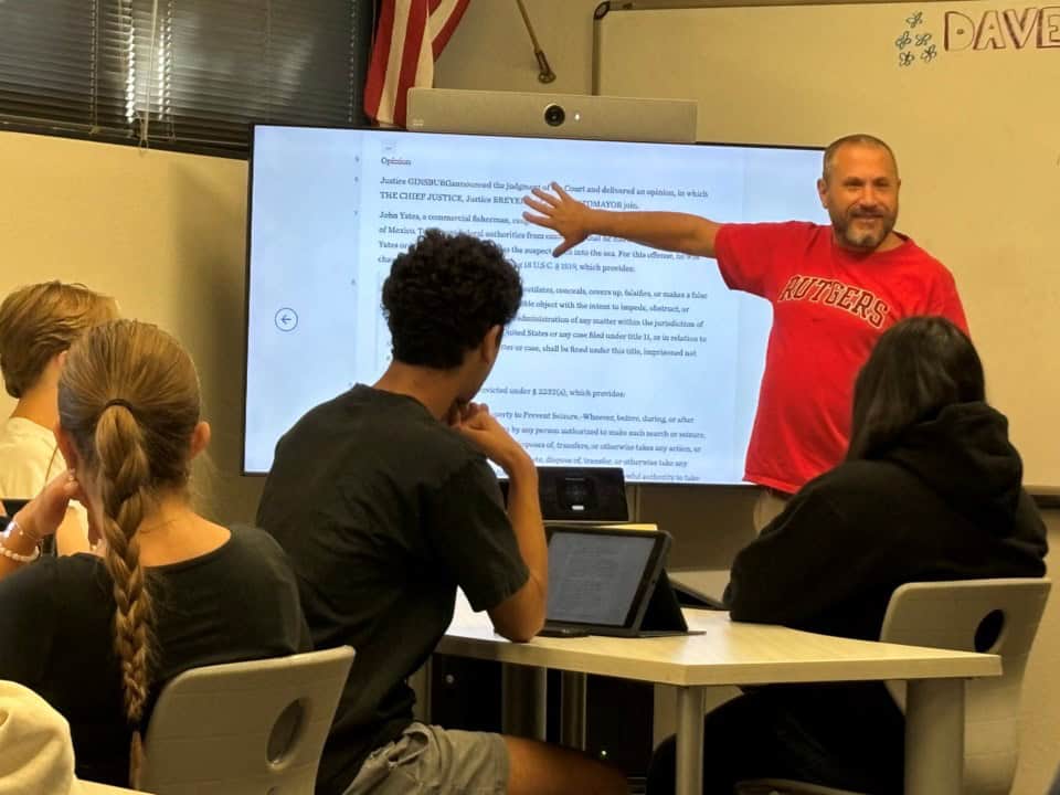 David Elchoness leads SVVSD pre-law class through a Supreme Court statute.